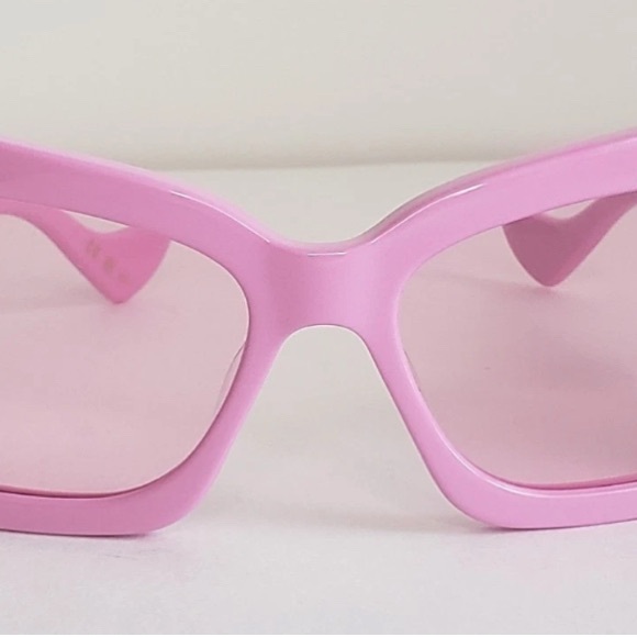 Gucci Vibrant Pink Sunglasses - Picture 3 of 9
